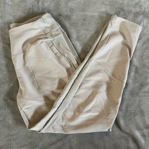 ~Avalanche Outdoor Supply Company
~Pants
~Size Medium
